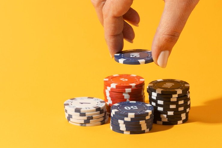 Pengguna menikmati hiburan sports dan casino di ramtoto di perangkat mobile